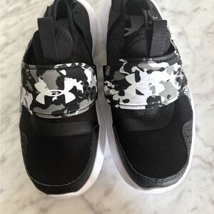 Brand new. Under Armour Runplay Camo. Size 2Y never been worn.